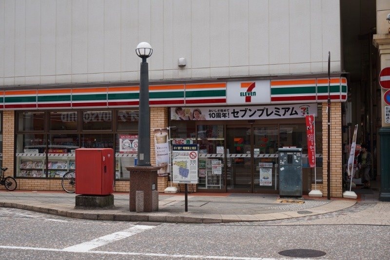 セブンイレブン長崎万屋町店(コンビニ)まで132m 長崎市電５系統<長崎電気軌道>/浜町アーケード駅 徒歩3分 6階 築11年