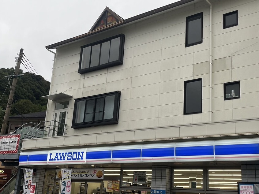 ローソン長崎宿町店(コンビニ)まで590m 長崎県営バス/東切通 1階 築25年