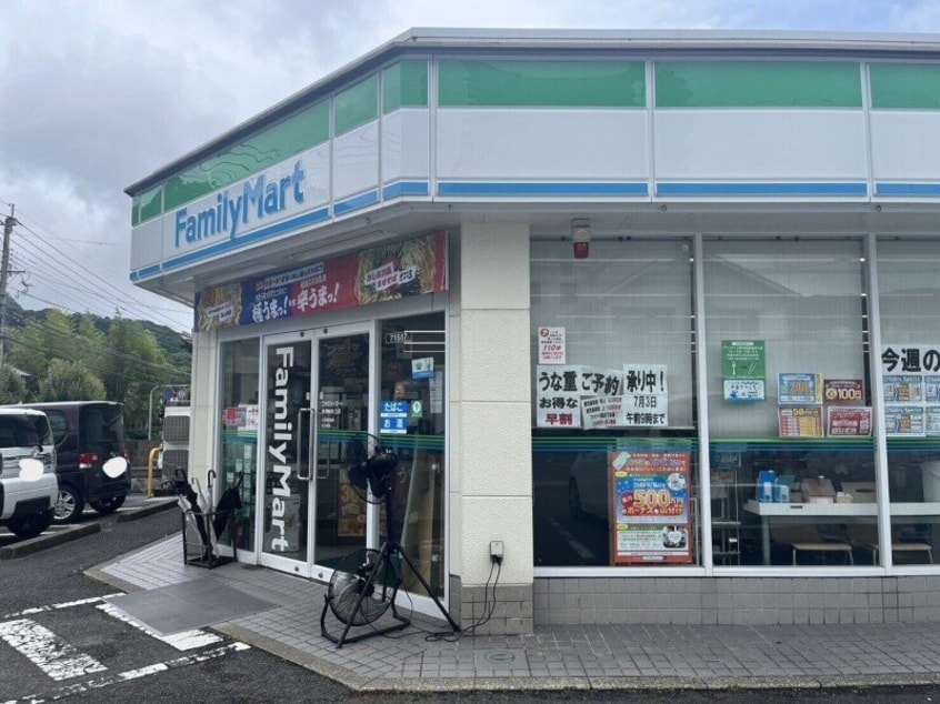 ファミリーマート東長崎矢上店(コンビニ)まで452m プラネット3