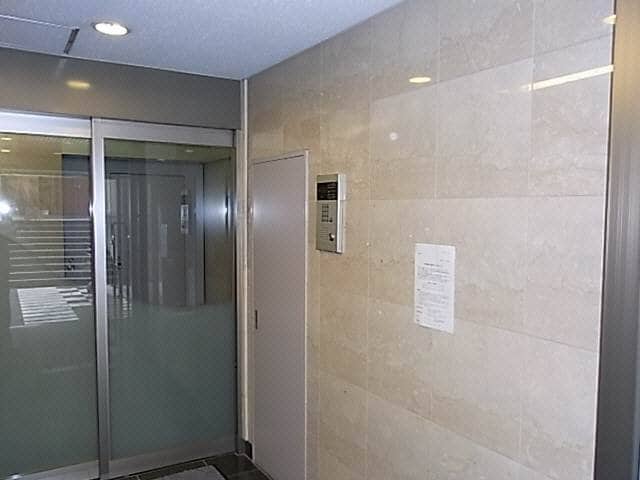 エントランス部分 モンパルト万屋