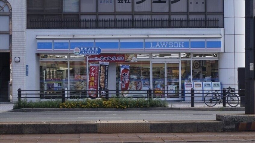 ローソン目覚町店(コンビニ)まで704m Ombrage