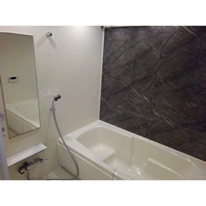 ※別号室の写真になります。 カルムフラン