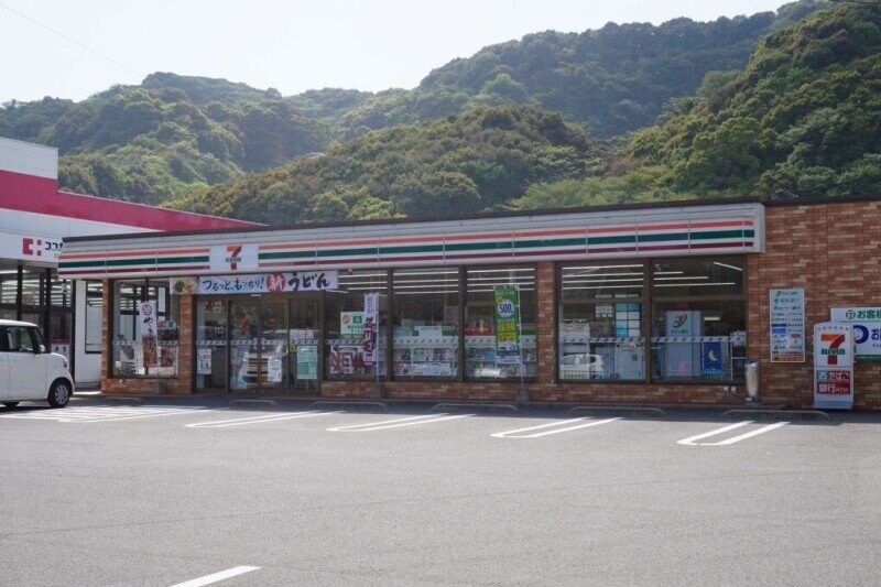 セブンイレブン琴海村松店(コンビニ)まで1105m 長崎本線/道ノ尾駅 バス30分長崎バス・琴海ニュータウン下車:停歩1分 2階 築10年