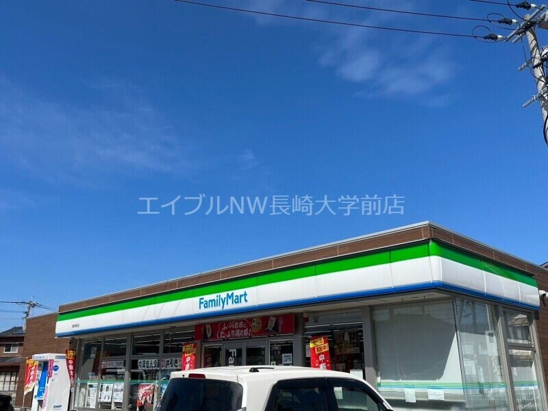 ファミリーマート諫早幸町店(コンビニ)まで122m APARTMENT　CODE　ISAHAYA