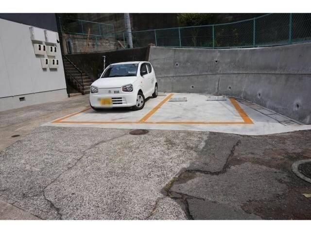 駐車場 レスポワール A棟