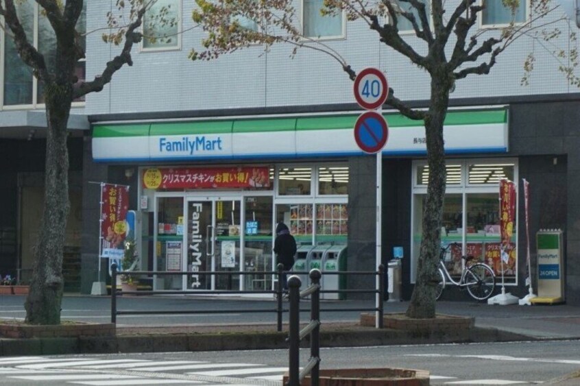 ファミリーマート長与店(コンビニ)まで1361m ProsperityPlace