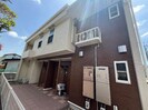 アン・アザリアの外観