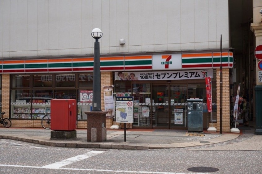 セブンイレブン長崎万屋町店(コンビニ)まで132m 長崎市電５系統<長崎電気軌道>/浜町アーケード駅 徒歩3分 6階 築11年