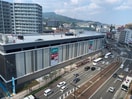 プラっとモール(ショッピングセンター/アウトレットモール)まで982m 長崎市電１系統<長崎電気軌道>/原爆資料館駅 徒歩12分 1-2階 築46年