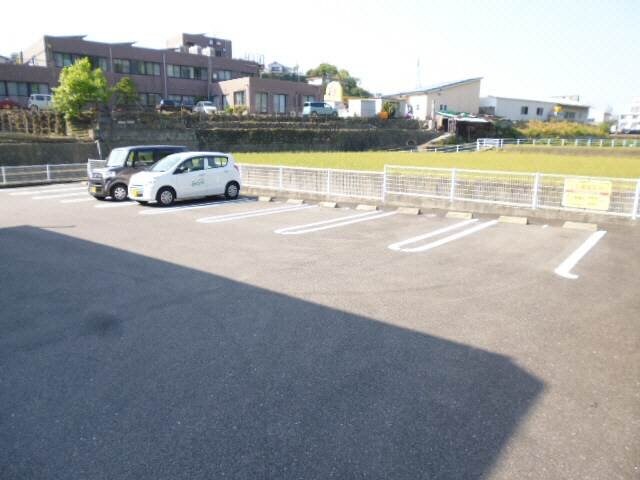 駐車場 アザレア