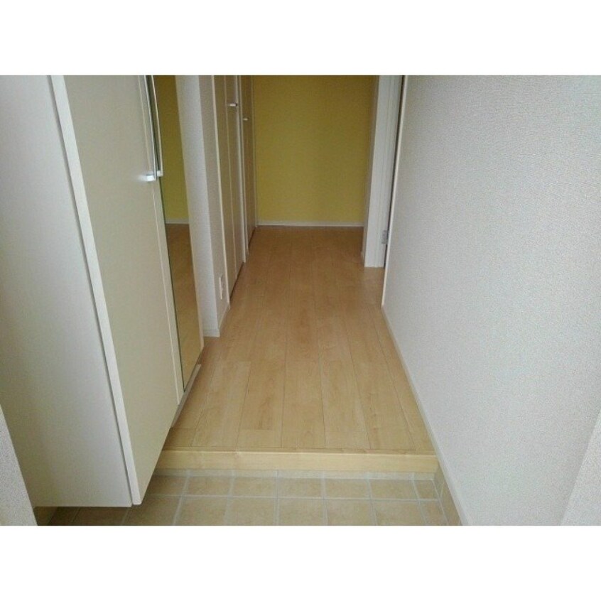 ※別号室の写真になります。 カルムフラン