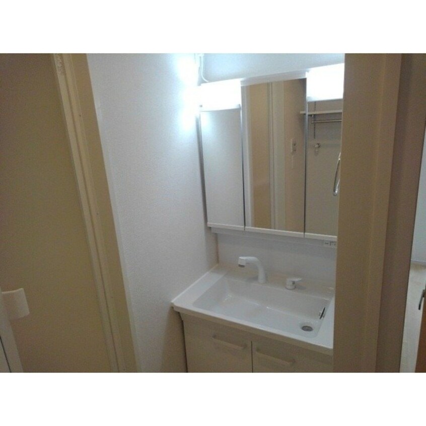 ※別号室の写真になります。 カルムフラン