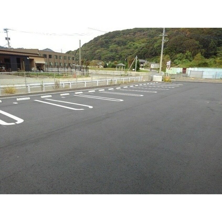 ※別号室の写真になります。 カルムフラン