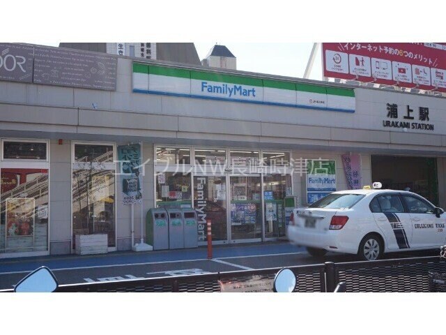 ファミリーマート長崎浦上駅店(コンビニ)まで184m サンロージュ浦上駅前