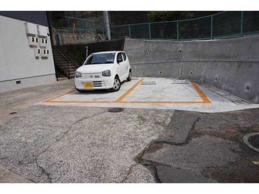 駐車場 レスポワール A棟