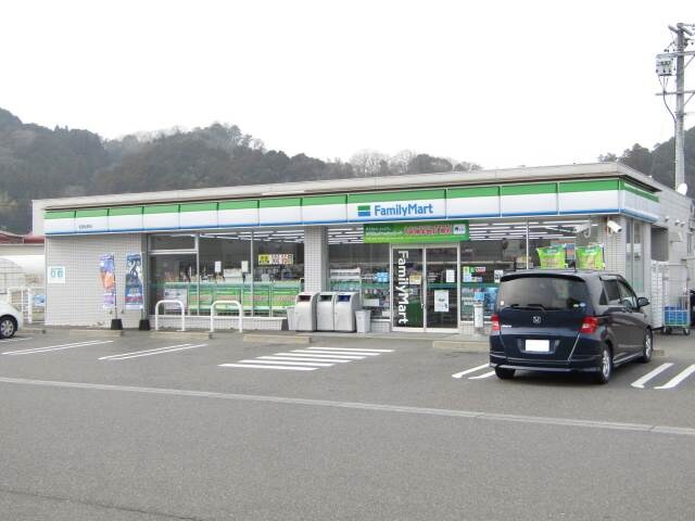 コンビニまで600m※ファミリーマート　名張松原店 RIVARI