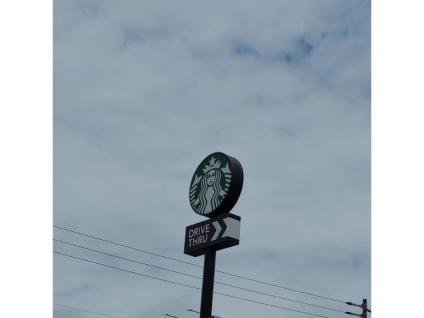 スターバックスコーヒー函館ベイサイド店(その他飲食（ファミレスなど）)まで814m Kona【コナ】