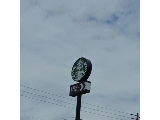 スターバックスコーヒー函館五稜郭駅前店(その他飲食（ファミレスなど）)まで1059m コメット