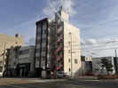 カサドール駅前の外観