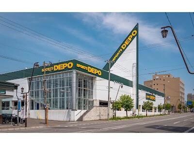 スポーツデポ函館梁川店(ショッピングセンター/アウトレットモール)まで1114m アリエーテ千代台