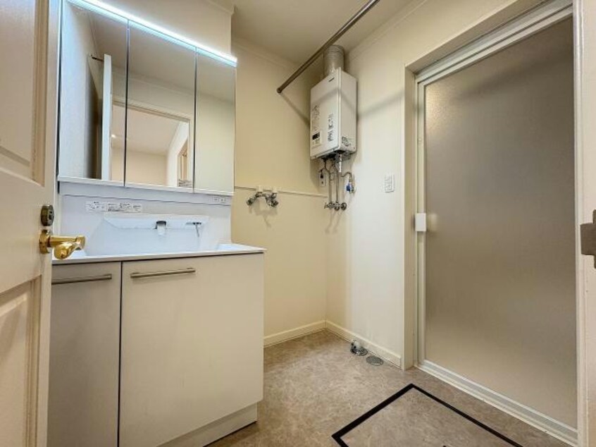  ラトゥール谷地頭