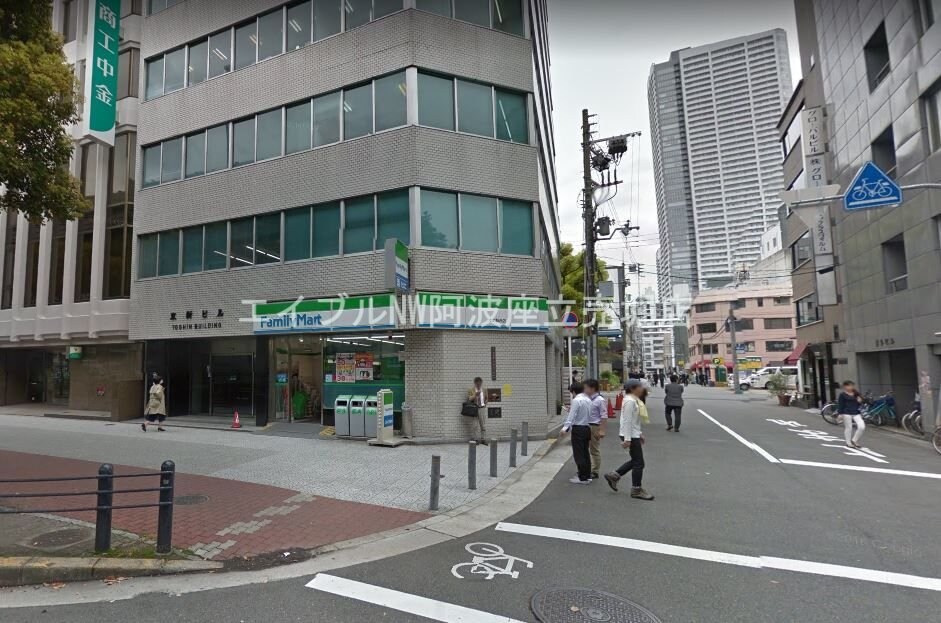 ファミリーマート本町駅西店(コンビニ)まで521m WORVE大阪本町