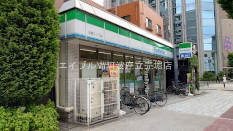 ファミリーマート北堀江一丁目店(コンビニ)まで89m レオンコンフォート堀江公園