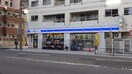 ローソン京町堀3丁目店(コンビニ)まで100m 横井第3ビル