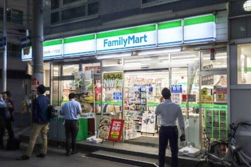 ファミリーマート西本町一丁目店(コンビニ)まで206m プレミスト靱本町