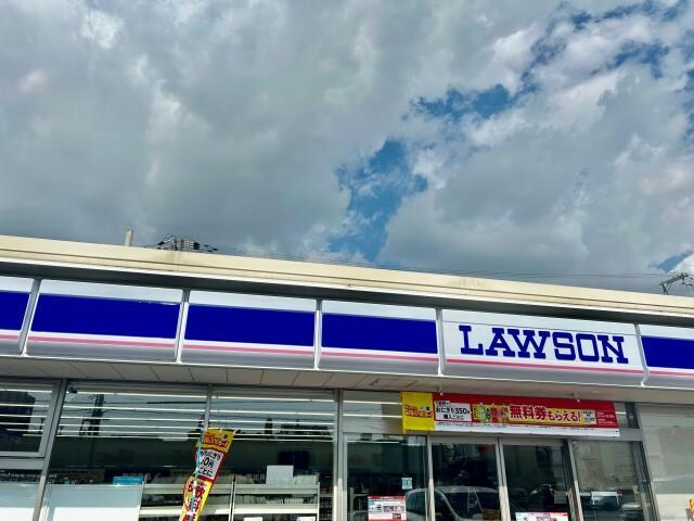ローソン姫路市川橋通店(コンビニ)まで943m Tre Court東姫路