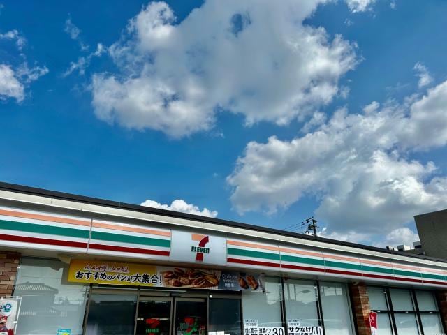 セブンイレブン姫路双葉町店(コンビニ)まで797m MISTRAL東姫路駅前Ⅱ