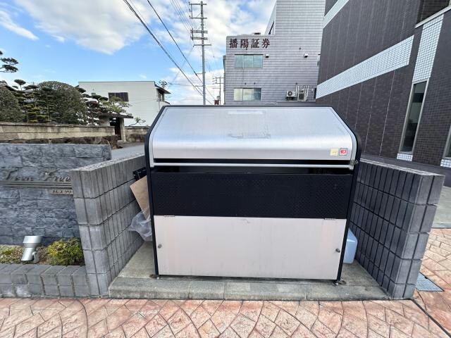 敷地内ごみ置き場 トレス　ツリー