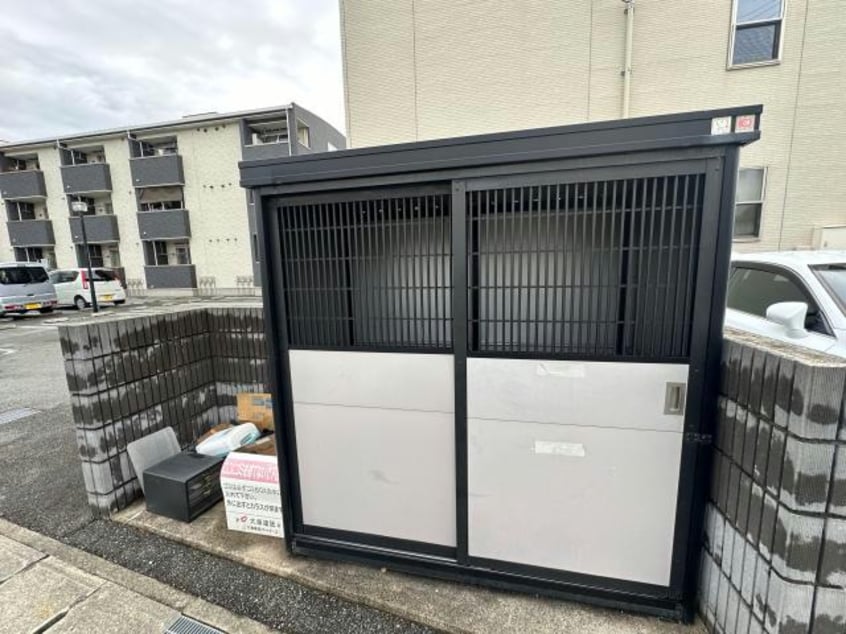 敷地内ごみ置き場 アマルフィ37