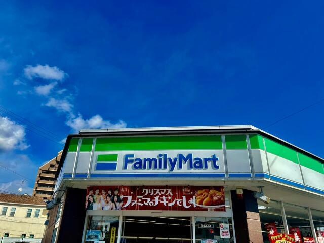 ファミリーマート梅ヶ枝町店(コンビニ)まで570m グリーンコート野里