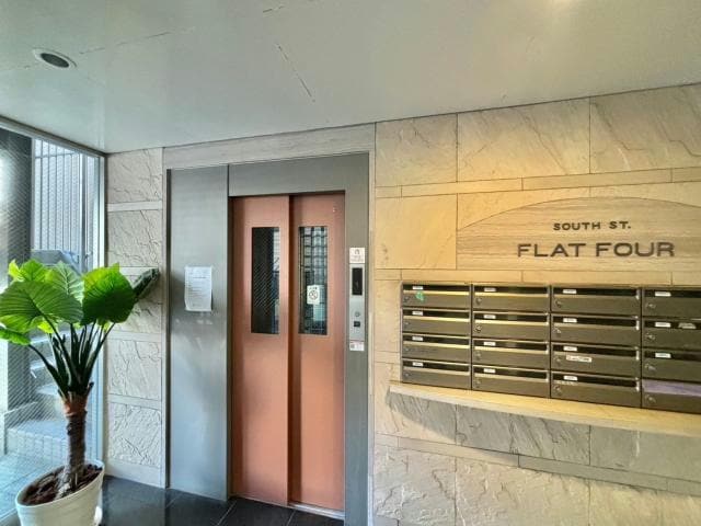  フラットフォー