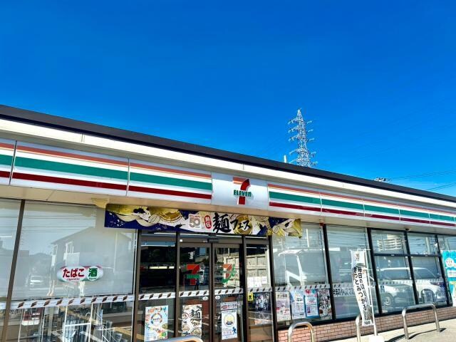 セブンイレブン姫路手柄店(コンビニ)まで669m プラシード手柄Ⅱ