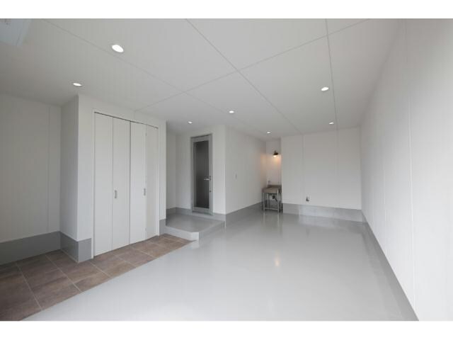 ガレージ内 ガレージロタス井ノ口