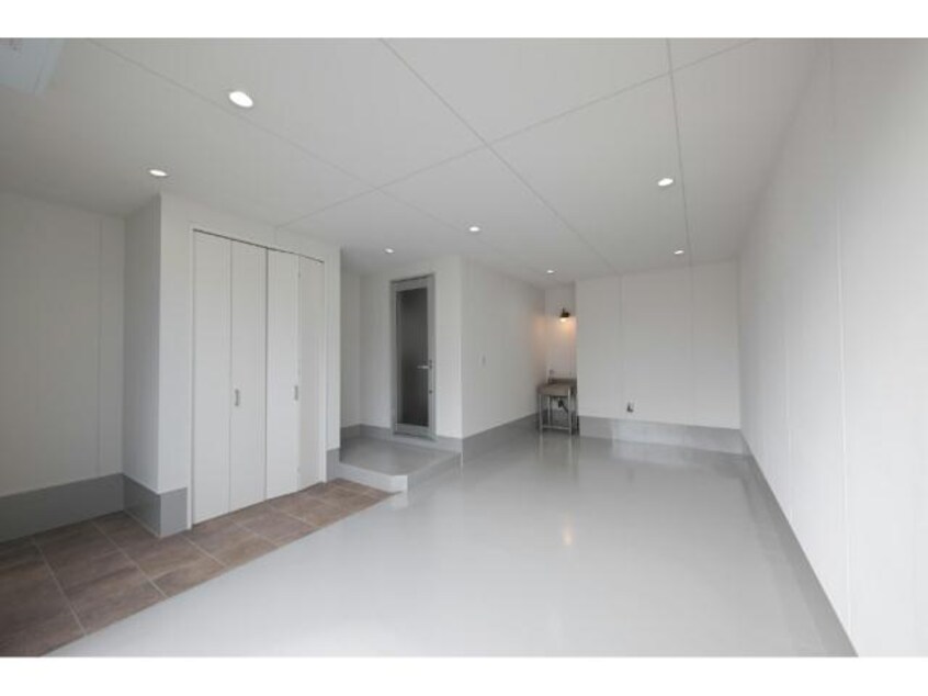 ガレージ内 ガレージロタス井ノ口