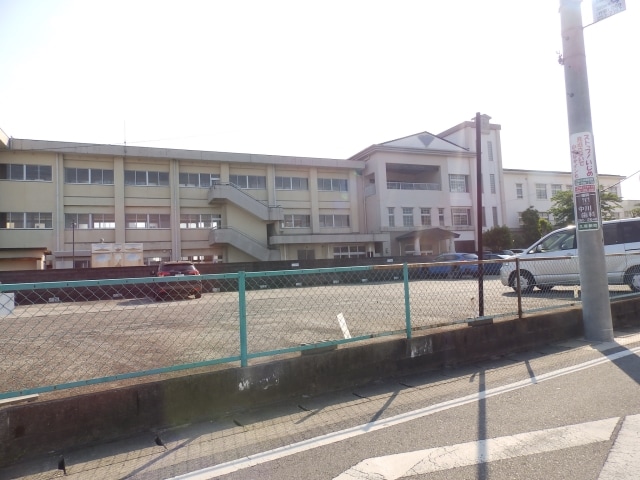 小学校まで700m※津市立成美小学校 コーポ新町Ｇ