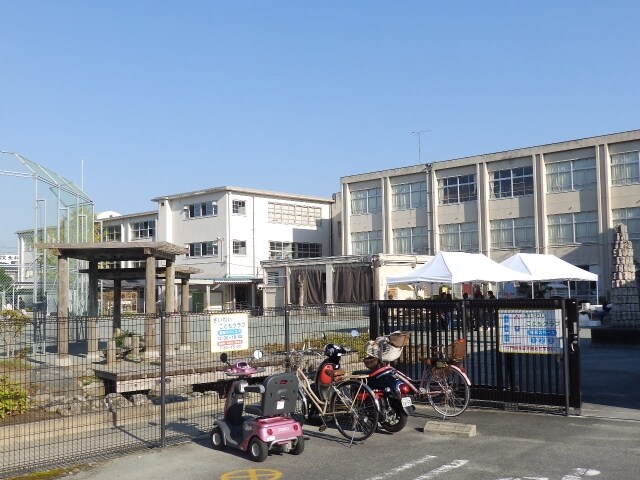 小学校まで1300m※松阪市立幸小学校 ルネスガーデン