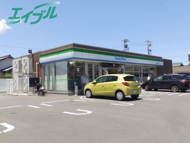 コンビニまで700m※ファミリーマート　津結城神社前店 リバティコート