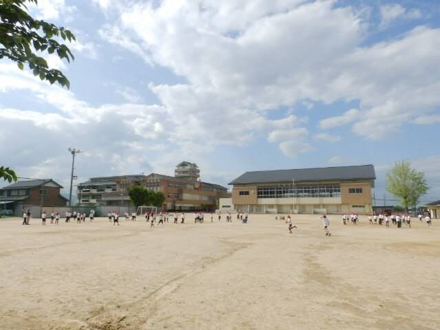 小学校まで1600m※津市立一志東小学校 ベルソー　Ａ