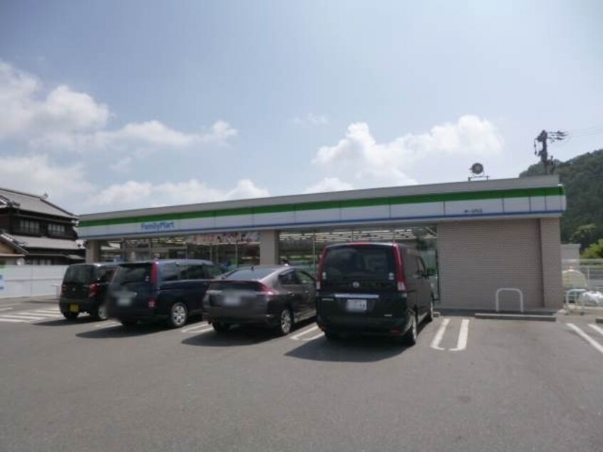 コンビニまで1000m※ファミリーマート　津一志町店 高野団地アパートＢ