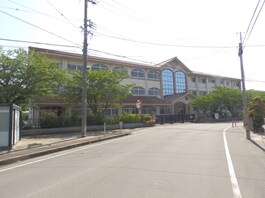 津市立誠之小学校