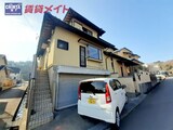 電動シャッターのガレージがある数寄屋風2階建