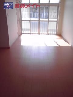 居室・リビング同タイプの部屋写真です。 近鉄名古屋線/北楠駅 徒歩9分 2階 築34年