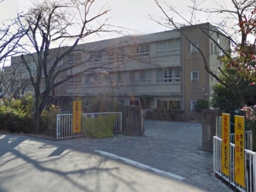 中学校/中等教育学校まで1300m※四日市立笹川中学校 四日市あすなろう鉄道内部線/泊駅 徒歩33分 2階 築23年