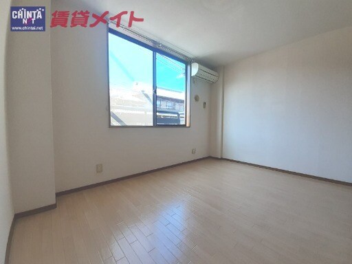 居室・リビング同タイプ部屋写真です。 近鉄湯の山線/伊勢川島駅 徒歩13分 2階 築27年