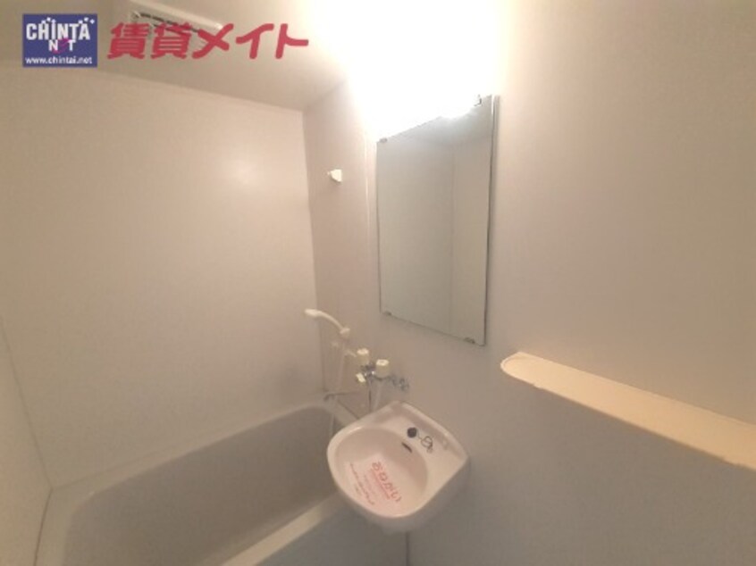 洗面所同タイプ部屋写真です。 近鉄湯の山線/伊勢川島駅 徒歩13分 2階 築26年