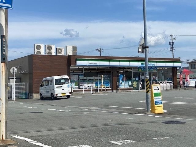 コンビニまで200m※ファミリーマート　伊勢船江二丁目店 船江３丁目貸家